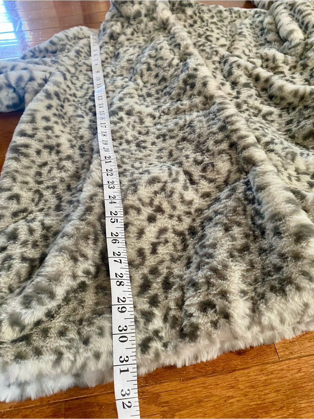 Kenneth Cole NWT Snow Leopard Faux Fur Coat Gray XL - Picture 11 of 16